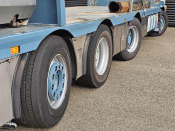 FM 420 8x2 / HMF 55 t/m CRANE + JIB